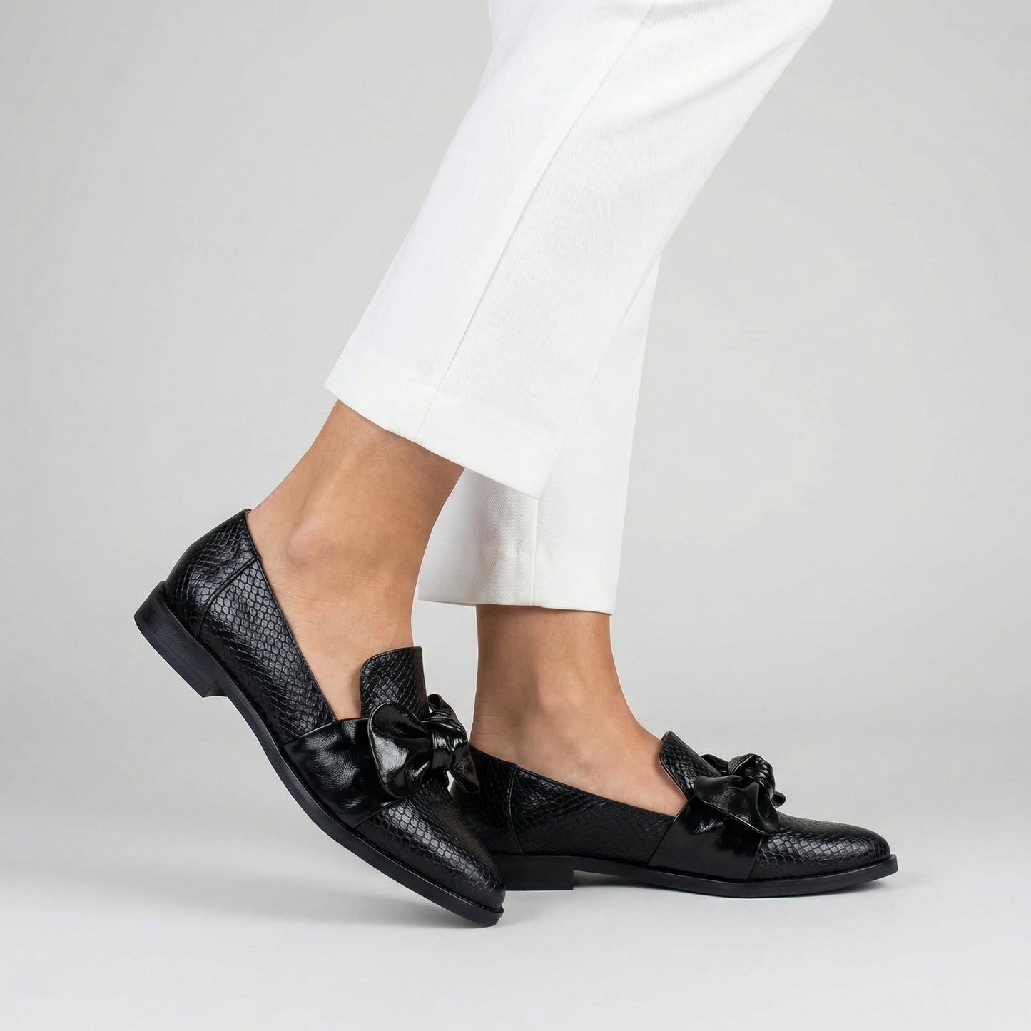 Elegant bow-embellished loafers for women | Claudia