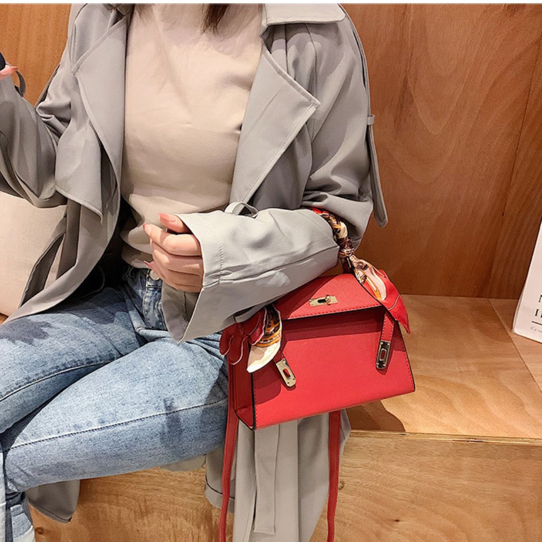 Timeless structured handbag for women -5