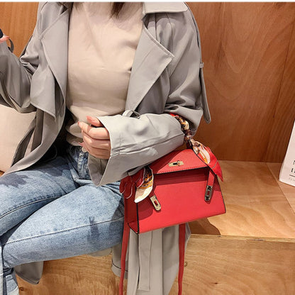 Timeless structured handbag for women -5