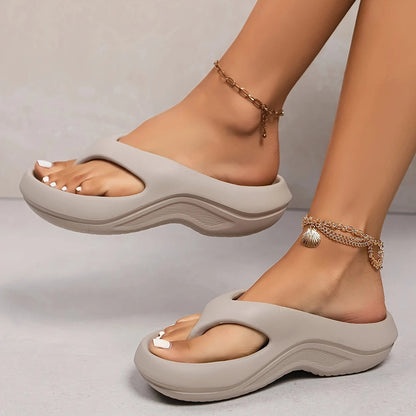 Lightweight slide sandals with supportive design for women | Ruelle
