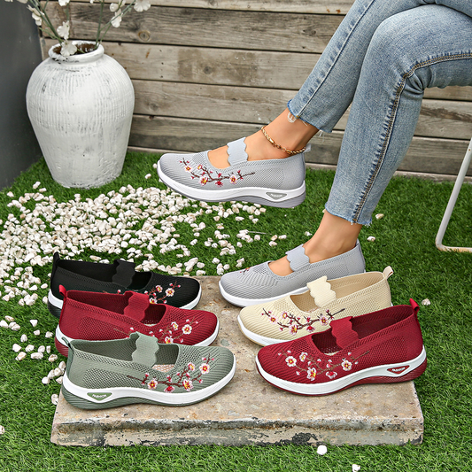 Lightweight ballet flats with pointed toe for women | Tilly