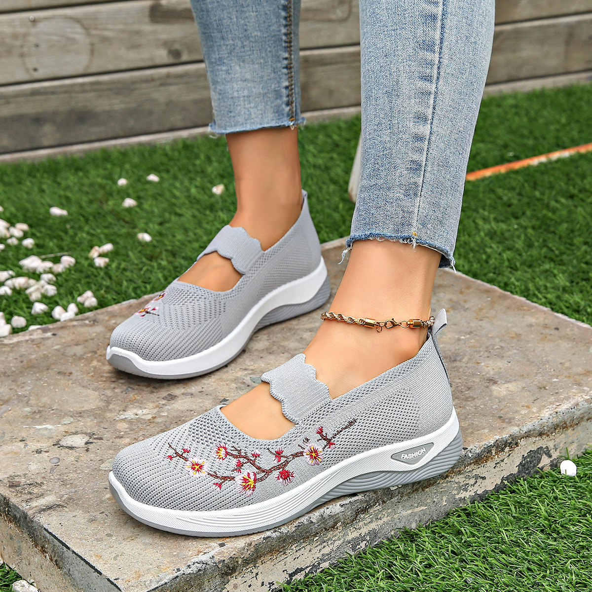 Lightweight ballet flats with pointed toe for women | Tilly