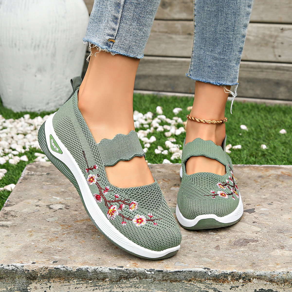 Lightweight ballet flats with pointed toe for women | Tilly