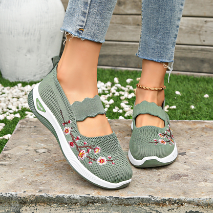 Lightweight ballet flats with pointed toe for women | Tilly