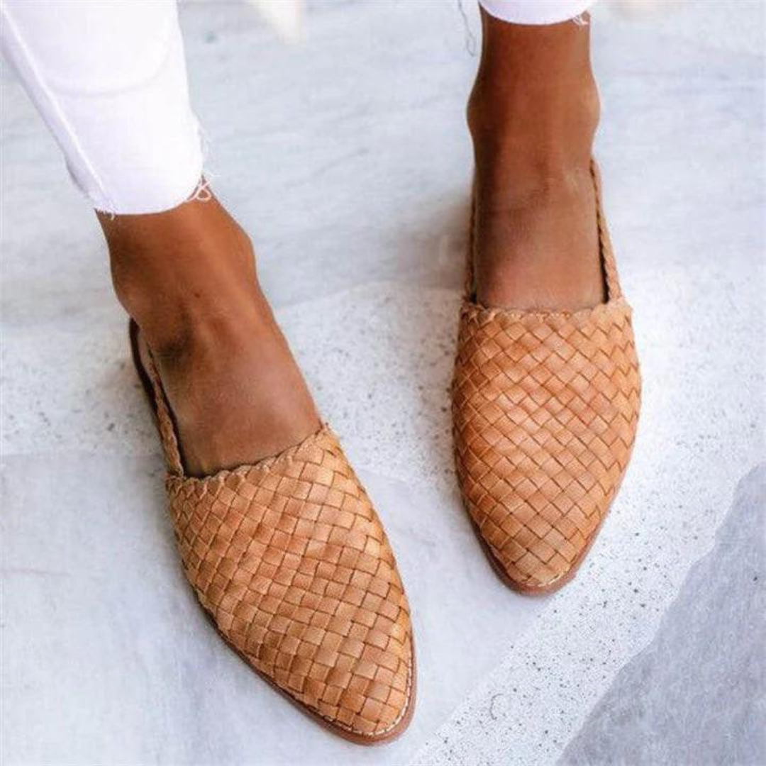 Artisanal low sandals with slingback design for women | Cassia