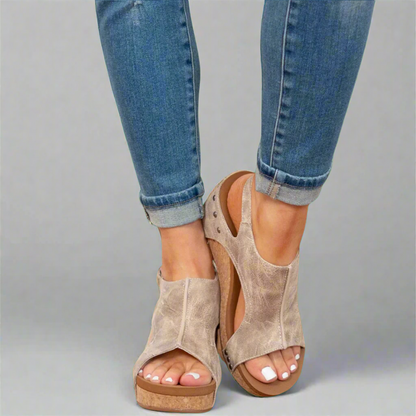 Wedge sandals with timeless silhouette for women | Kenna