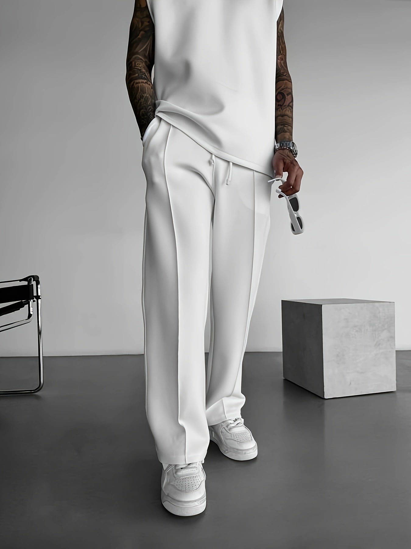 Classic pleated everyday trousers for men | Ellison -2