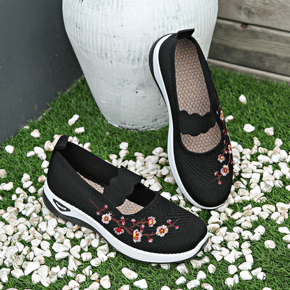 Lightweight ballet flats with pointed toe for women | Tilly