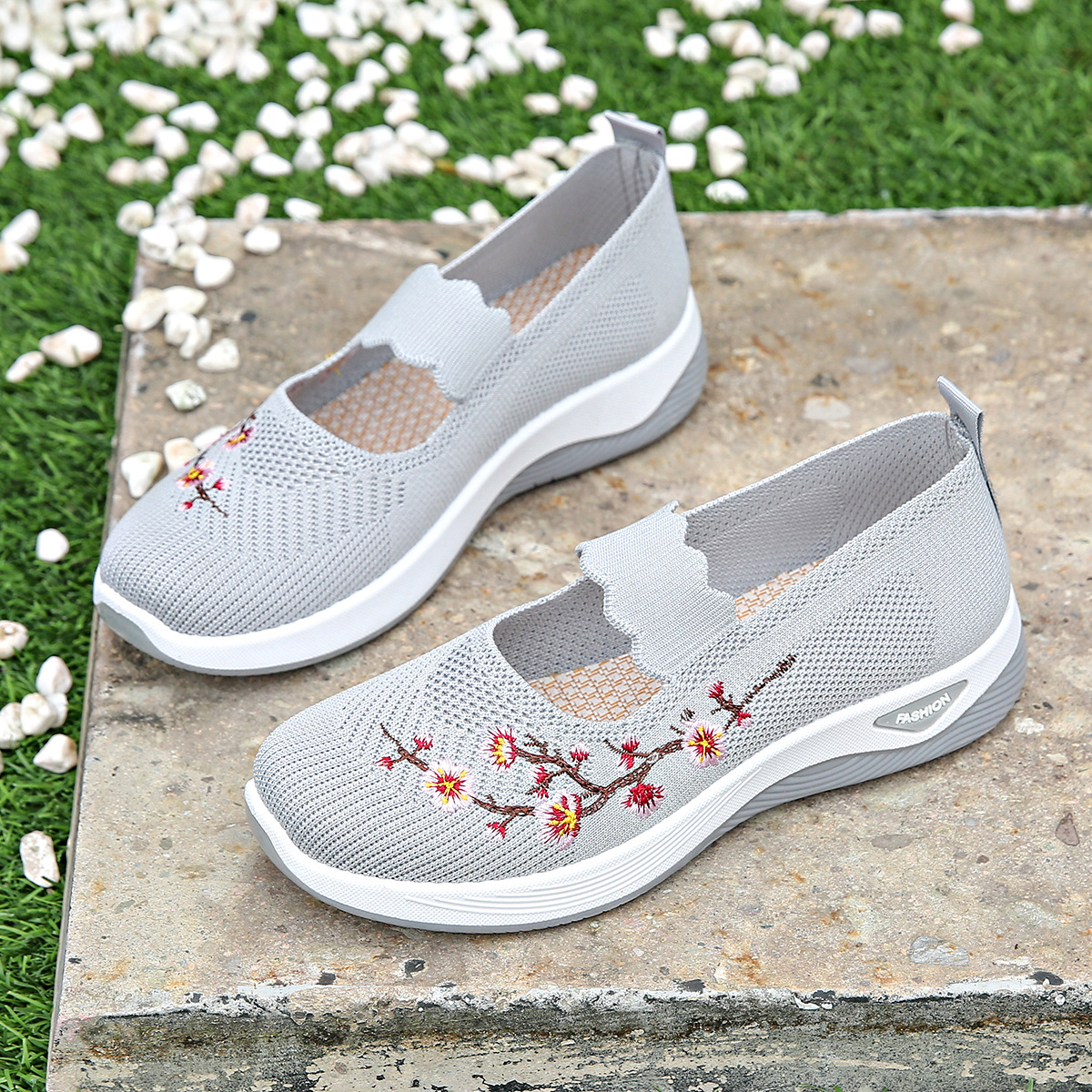 Lightweight ballet flats with pointed toe for women | Tilly