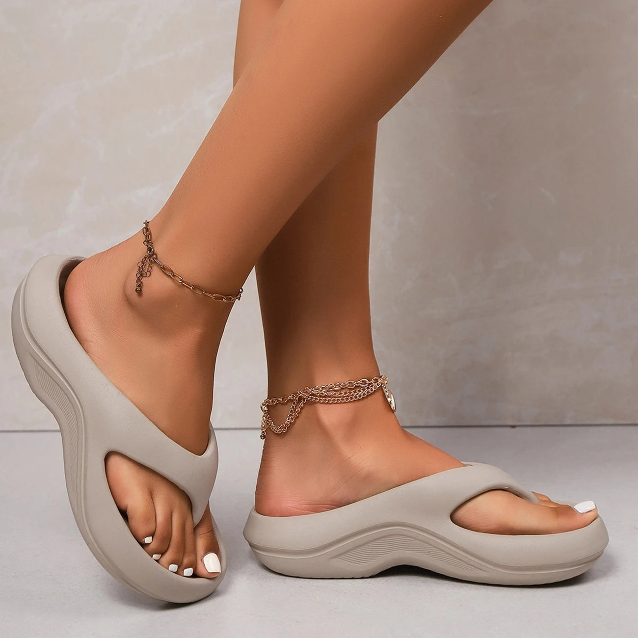 Lightweight slide sandals with supportive design for women | Ruelle