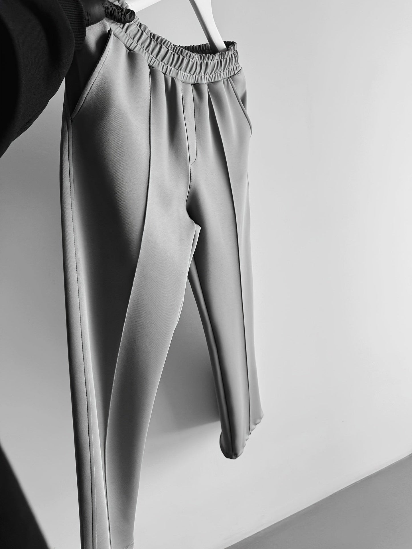 Classic pleated everyday trousers for men | Ellison -8