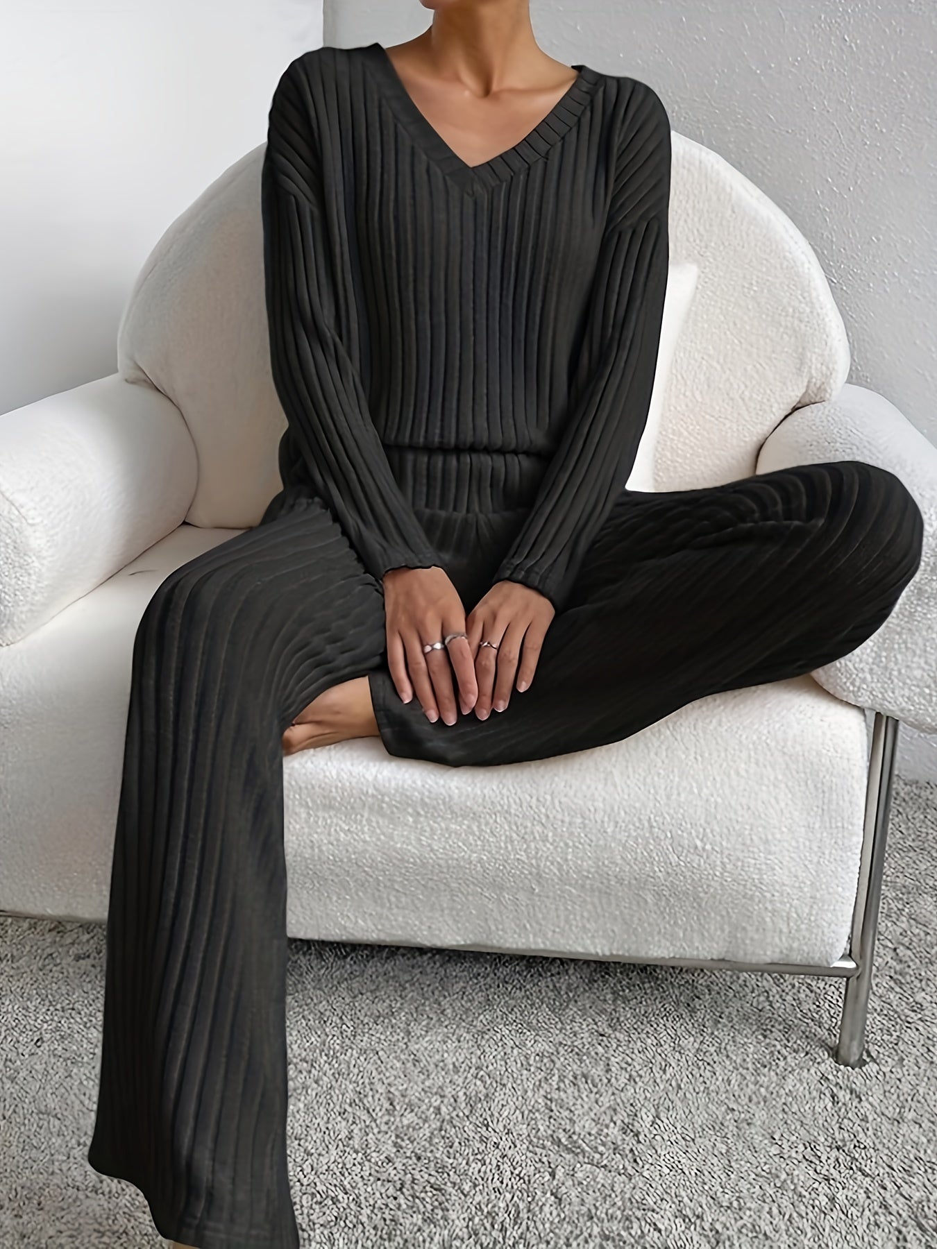 Relaxed knit lounge set V-neck trousers for women | Solene -1