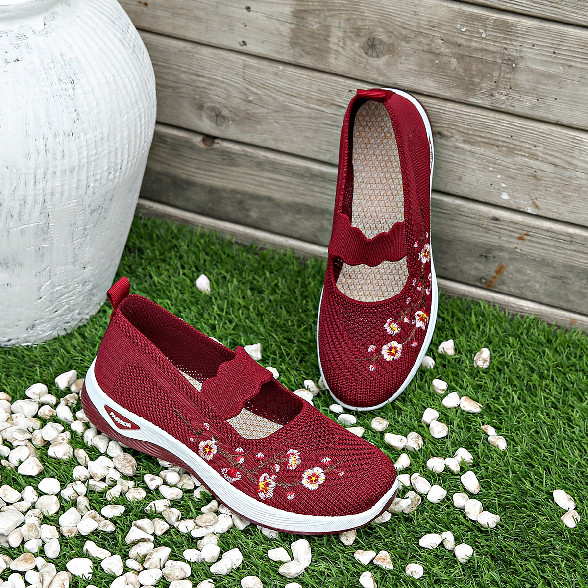 Lightweight ballet flats with pointed toe for women | Tilly