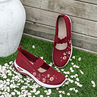 Lightweight ballet flats with pointed toe for women | Tilly