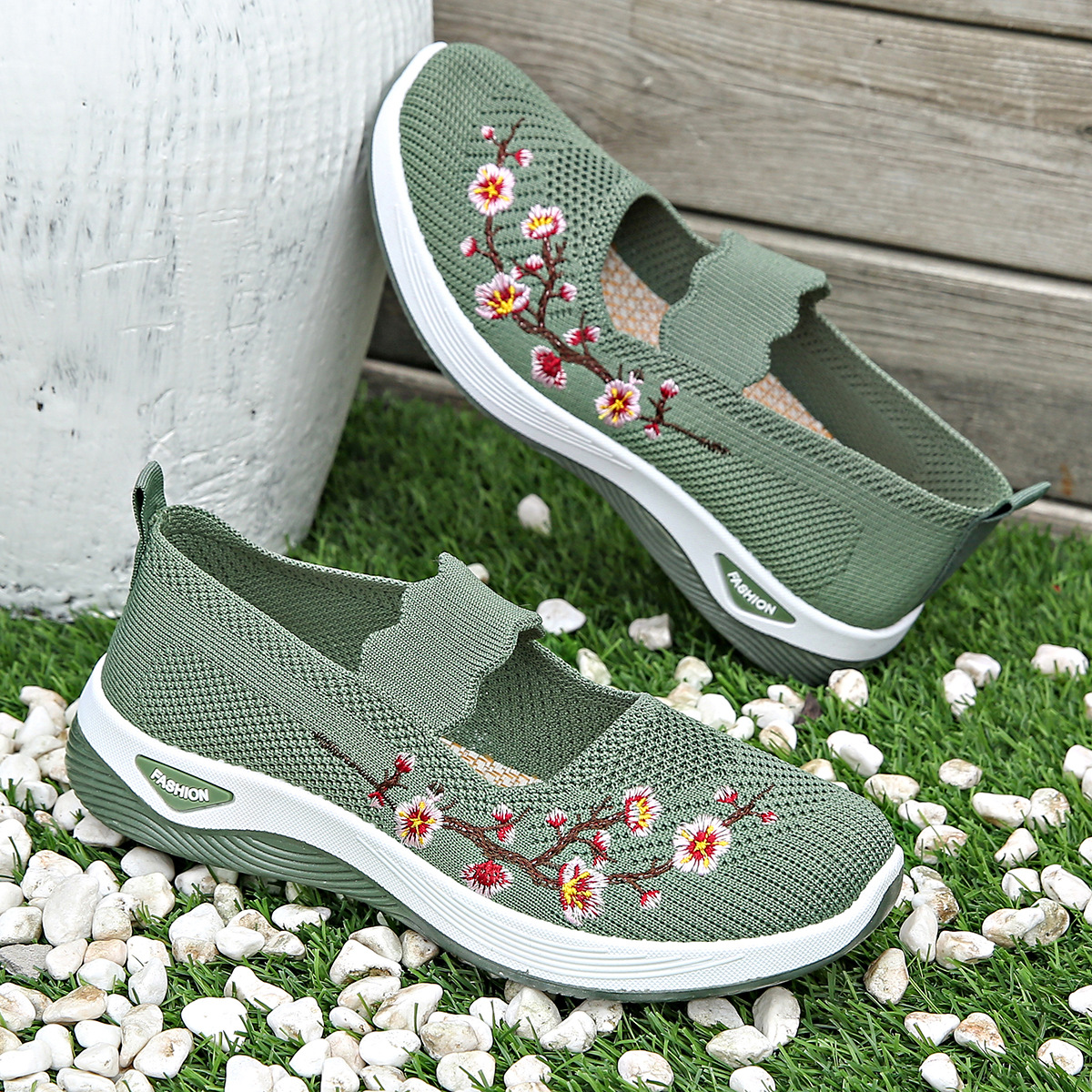 Lightweight ballet flats with pointed toe for women | Tilly
