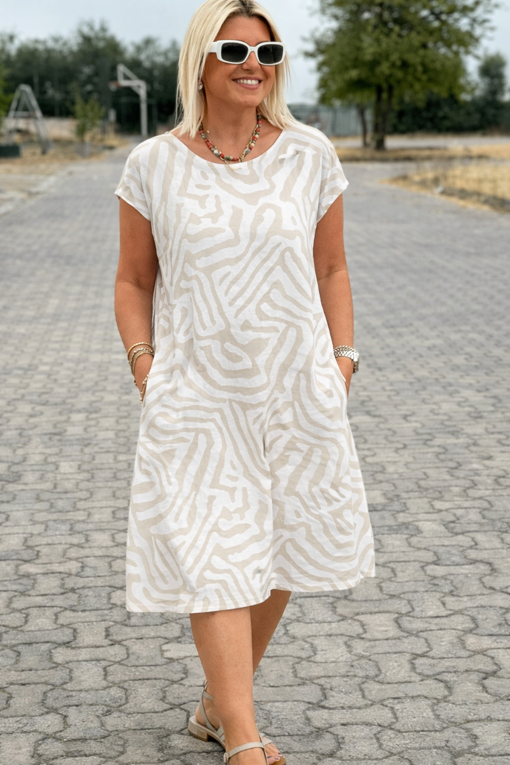 Relaxed round-neck patterned everyday dress for women | Nelia -3