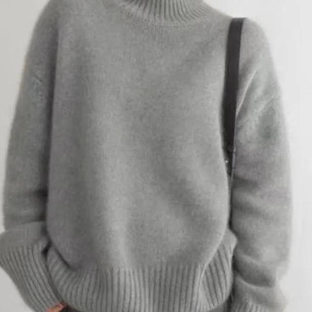 Oversized turtleneck jumper for women | Alina -9