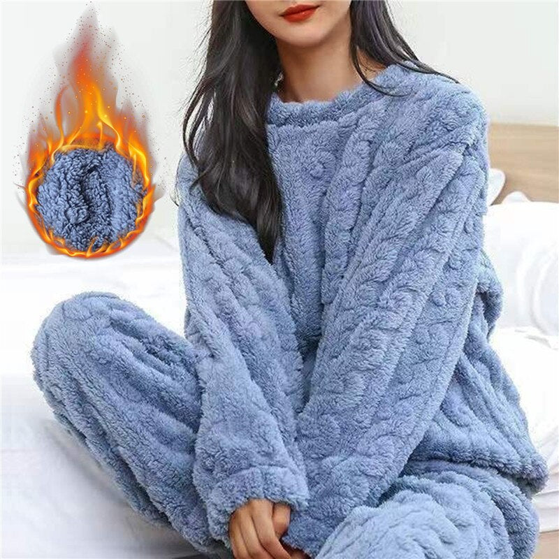 Soft fleece pyjama set for cozy comfort for women | Maria