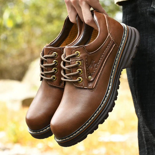 Rugged oxford shoes with classic silhouette for men | Cruz