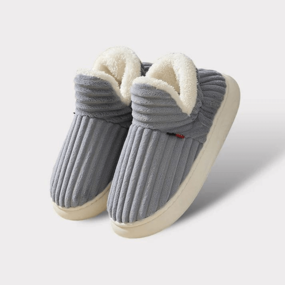 Chaussures d'hiver grises et douces pour femmes – un vêtement minimaliste pour le froid / Soft grey winter slip-on shoes for women – minimalist cold weather wear