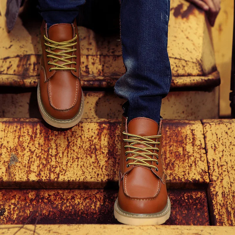 Retro boots with classic silhouette for men | Harrison