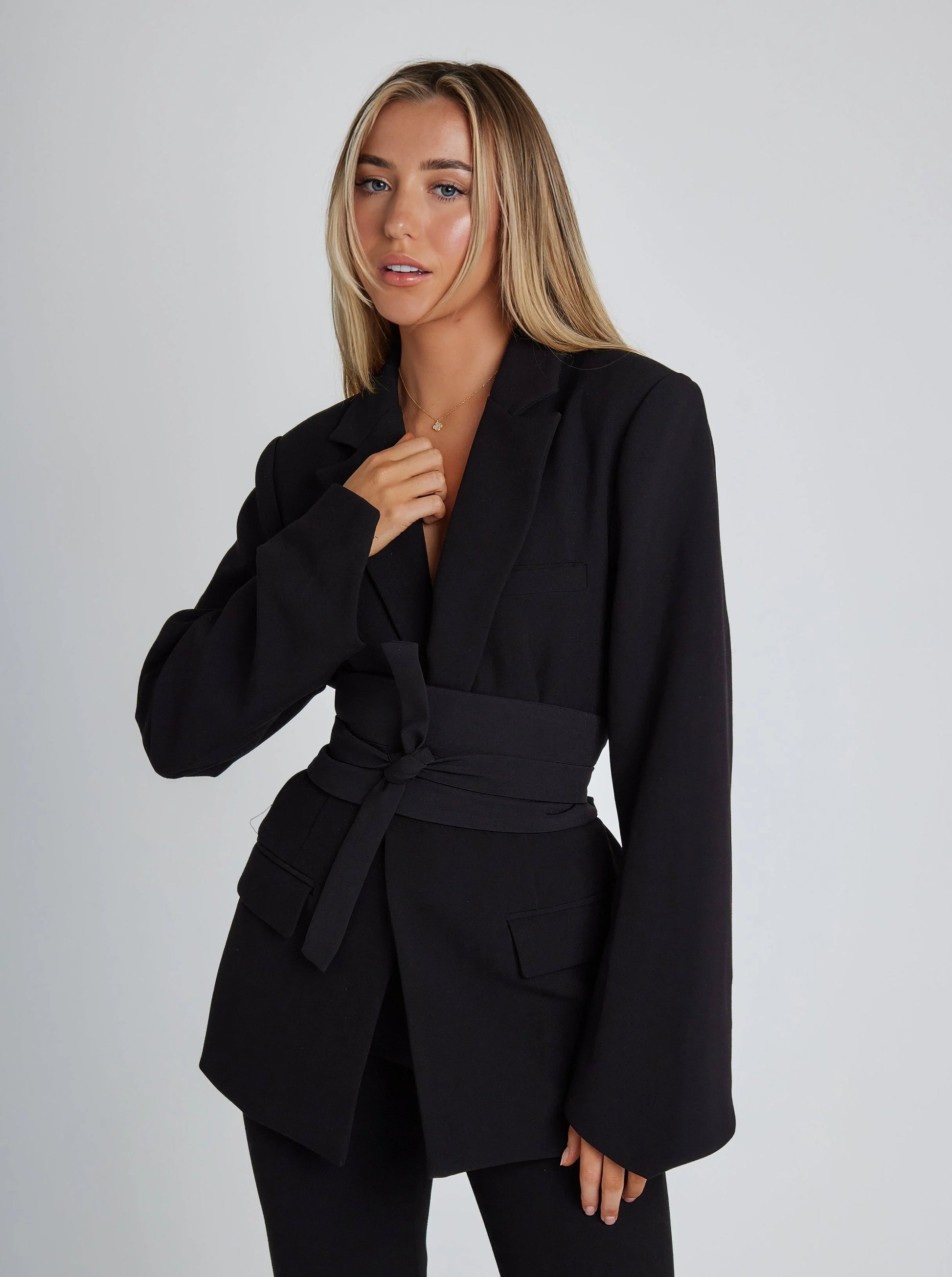 Tailored belted blazer for women | Elodie -3