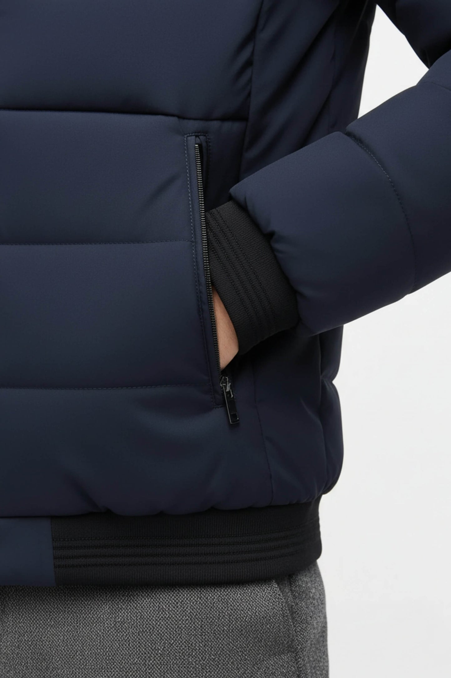 Stand-collar puffer jacket with zippered pockets for men | Caurelle