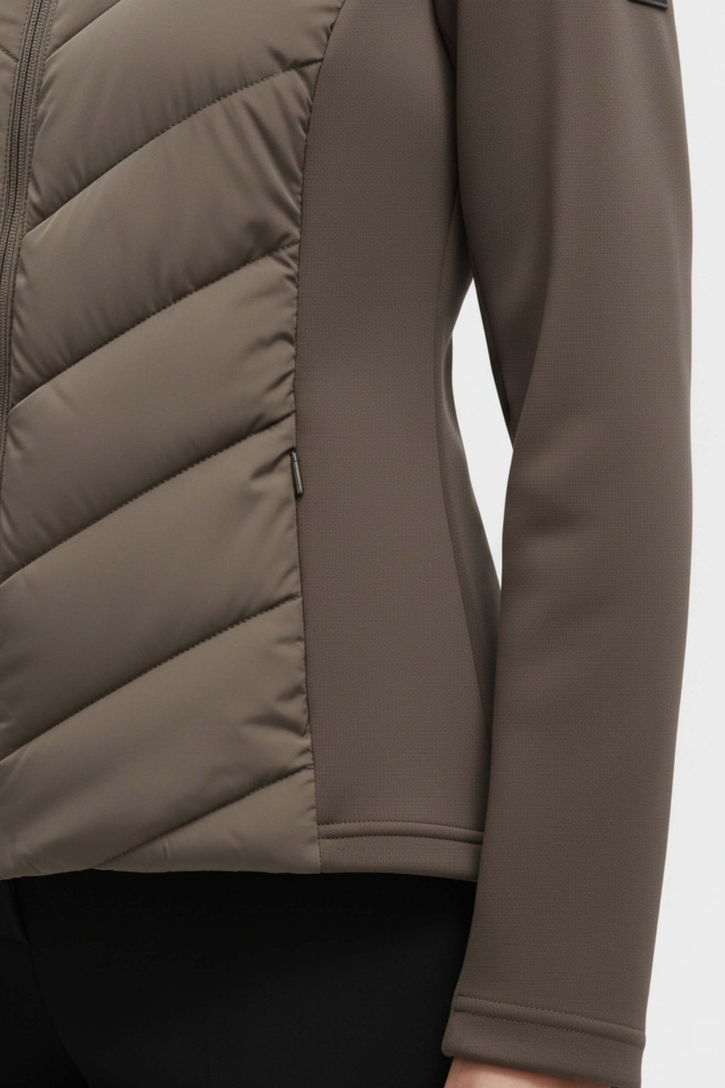 Hooded puffer jacket with sleek silhouette for women | Caurelle