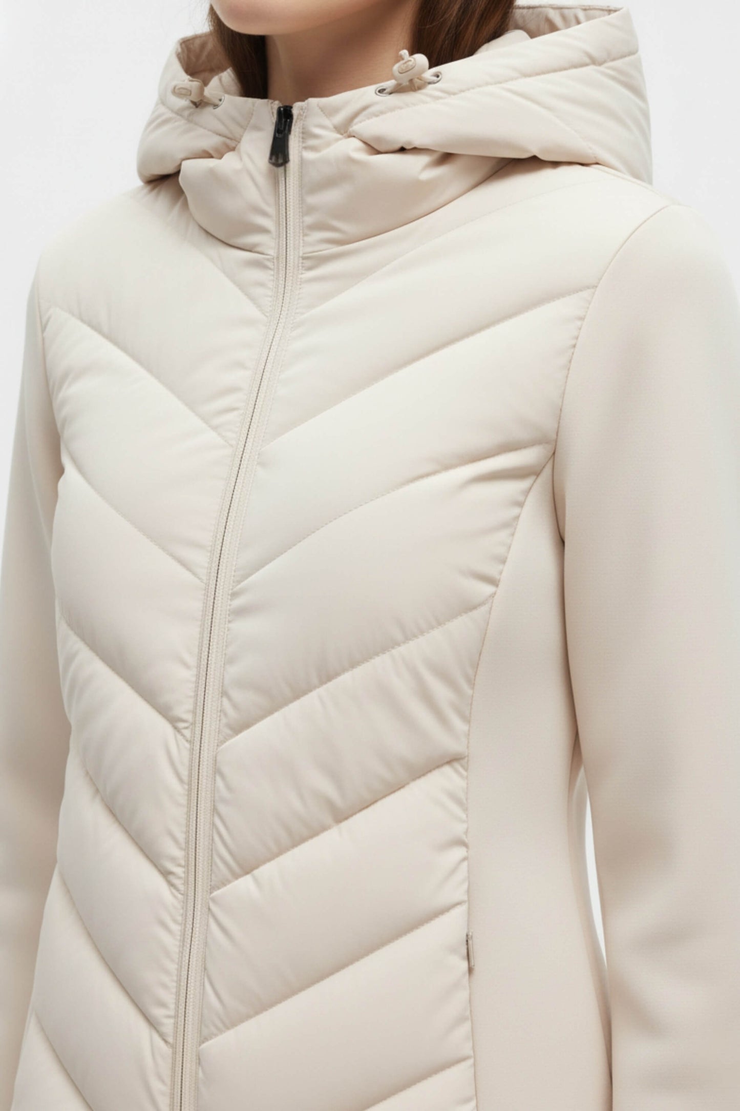 Hooded puffer jacket with sleek silhouette for women | Caurelle